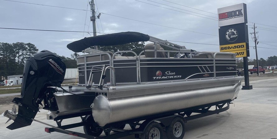 Sun Tracker Party Barge 20 DLX