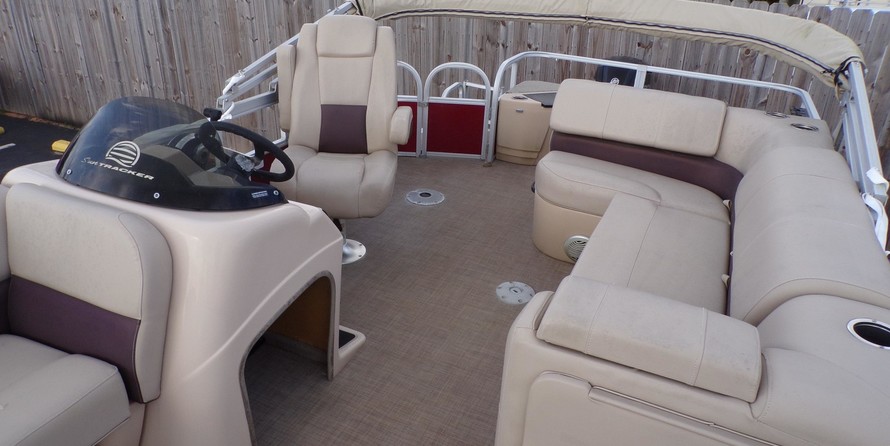 Sun Tracker Fishin Barge 20 DLX