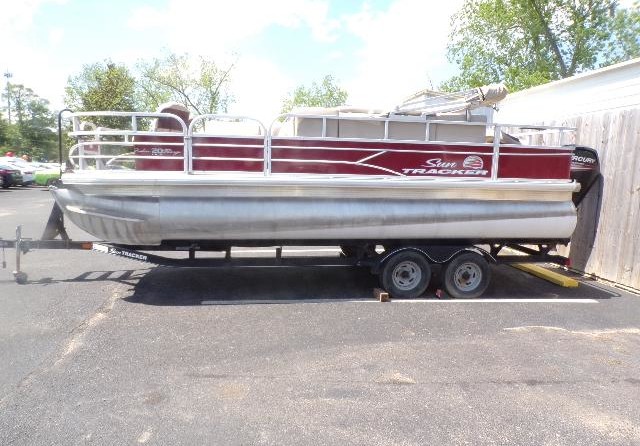 Sun Tracker Fishin Barge 20 DLX