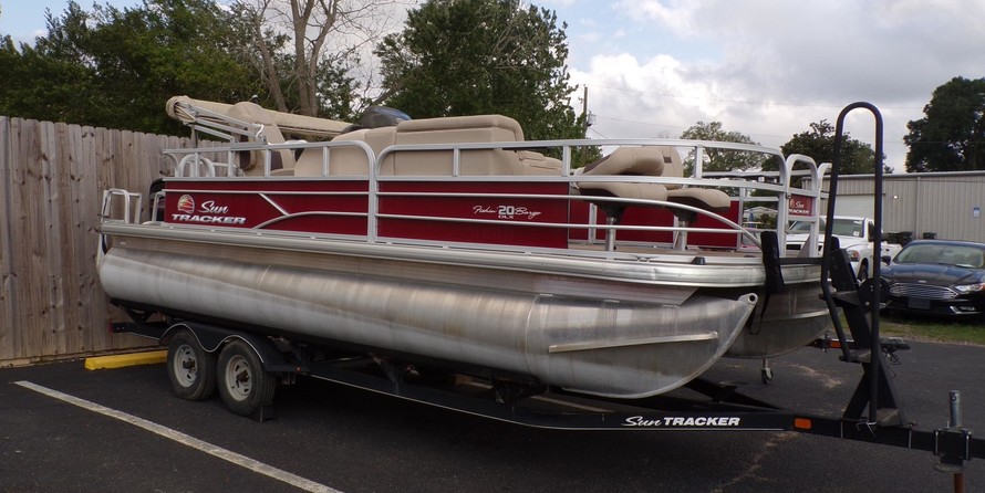 Sun Tracker Fishin Barge 20 DLX