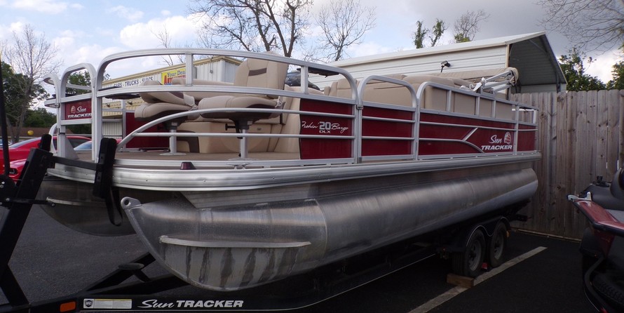 Sun Tracker Fishin Barge 20 DLX