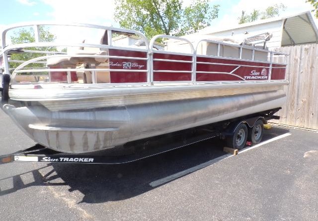 Sun Tracker Fishin Barge 20 DLX