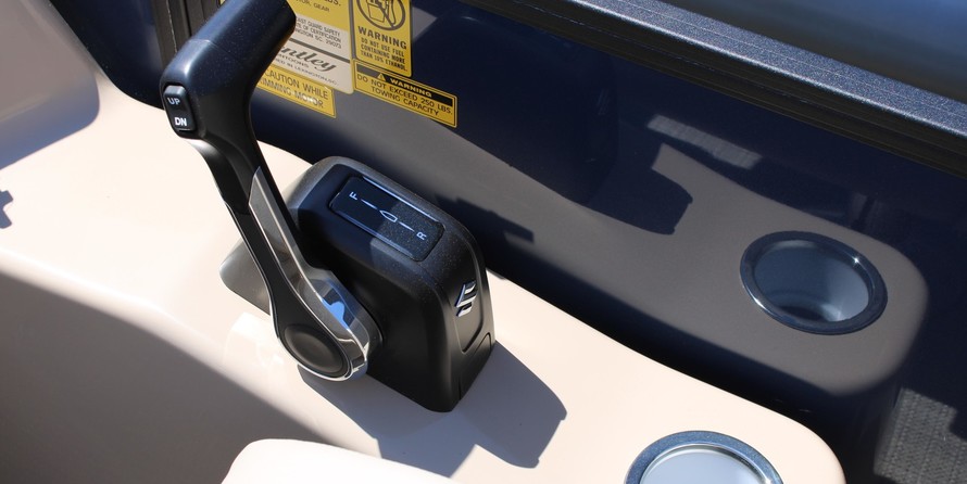 Premier Pontoons Navigator 220