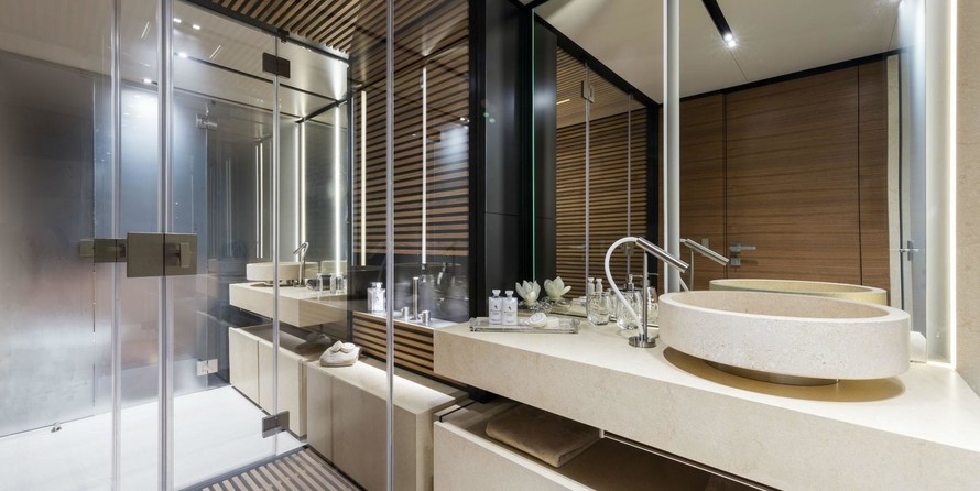 Custom Line Navetta 33