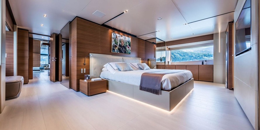 Custom Line Navetta 33