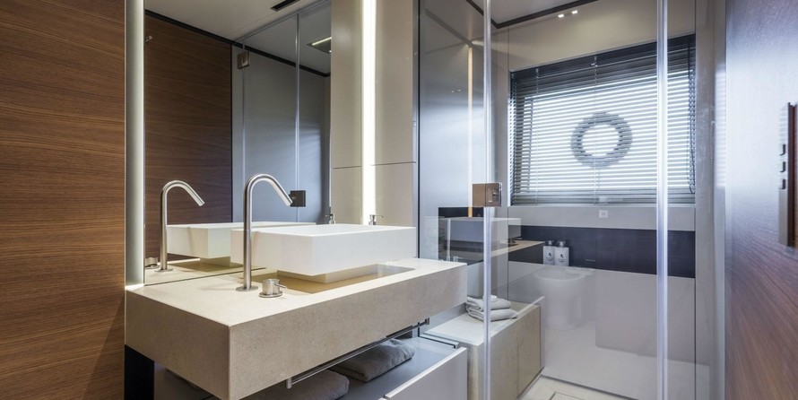 Custom Line Navetta 33