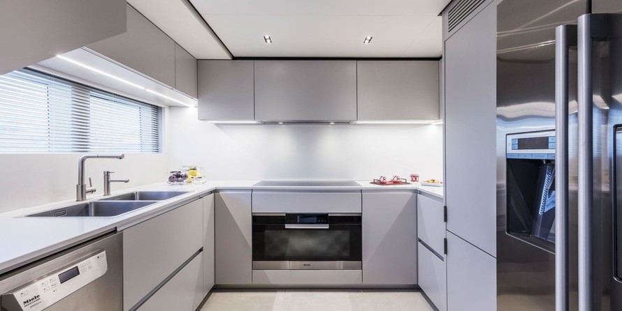 Custom Line Navetta 33