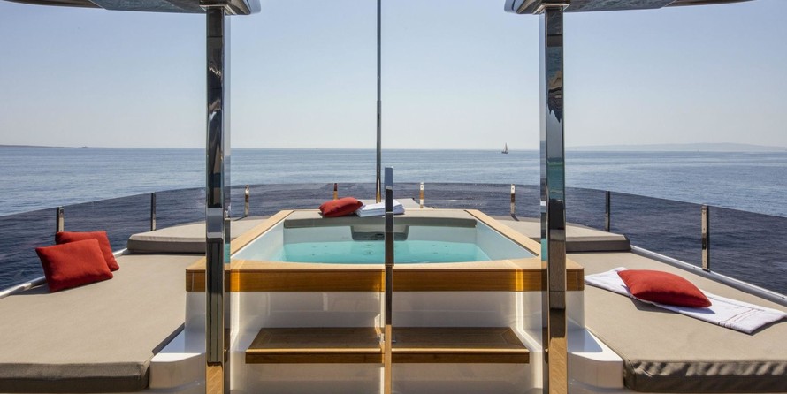 Custom Line Navetta 33