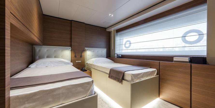 Custom Line Navetta 33