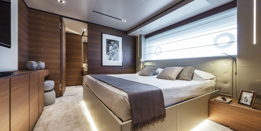 Custom Line Navetta 33