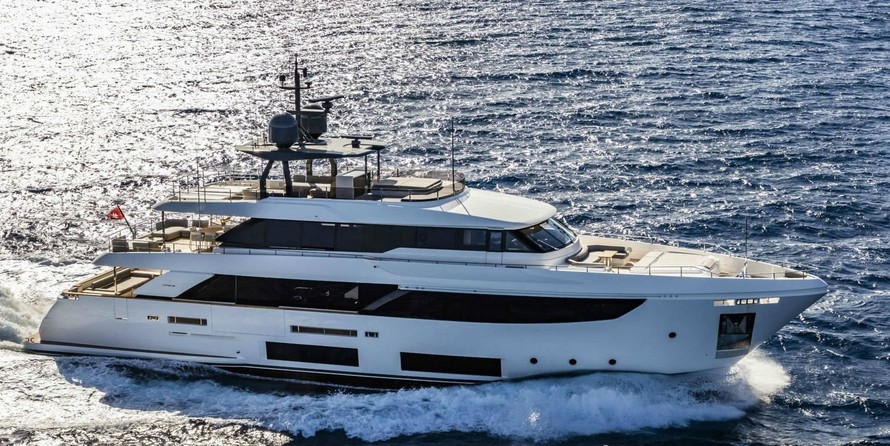 Custom Line Navetta 33