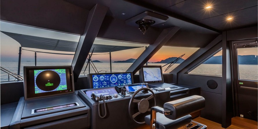 Custom Line Navetta 33