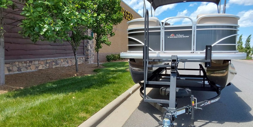 Sun Tracker Party Barge 22 DLX