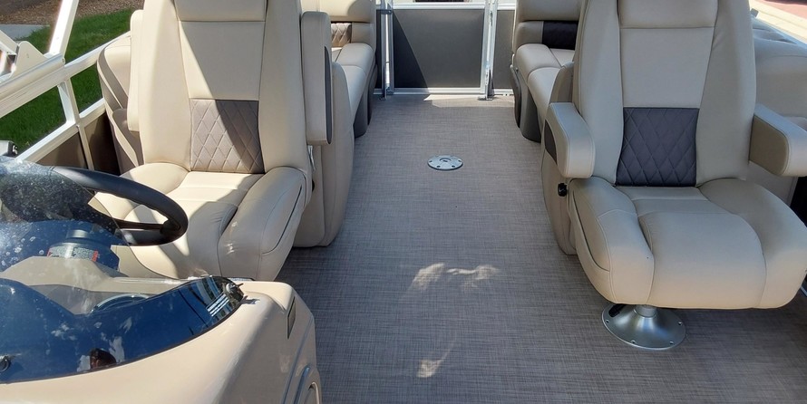 Sun Tracker Party Barge 22 DLX