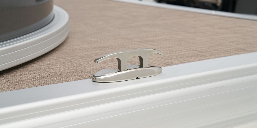 Sun Tracker Party Barge 22 DLX