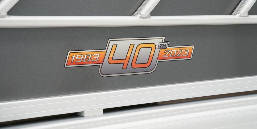 Sun Tracker Party Barge 22 DLX