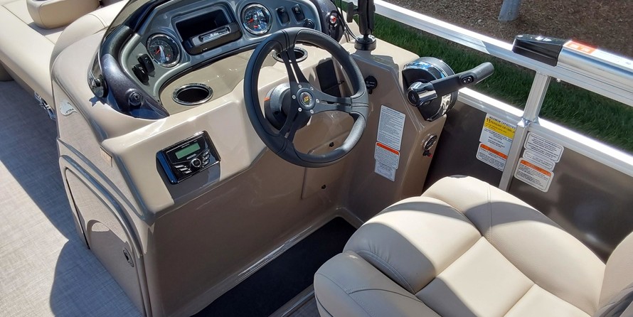 Sun Tracker Party Barge 22 DLX