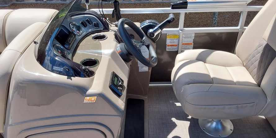 Sun Tracker Party Barge 22 DLX