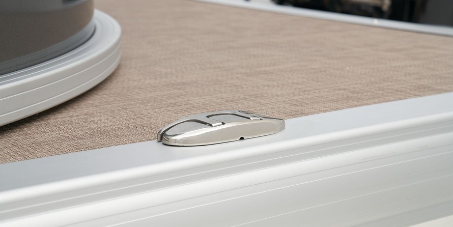 Sun Tracker Party Barge 22 DLX