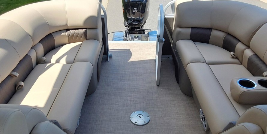 Sun Tracker Party Barge 22 DLX