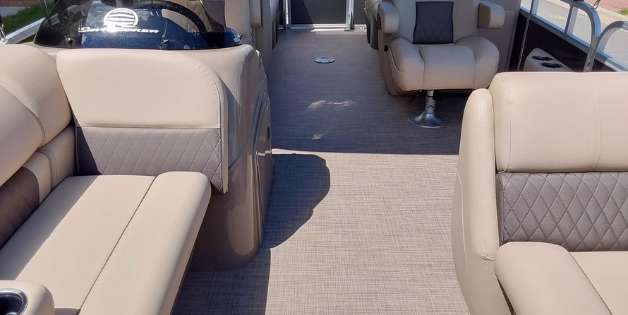 Sun Tracker Party Barge 22 DLX