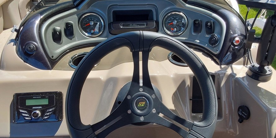 Sun Tracker Party Barge 22 DLX