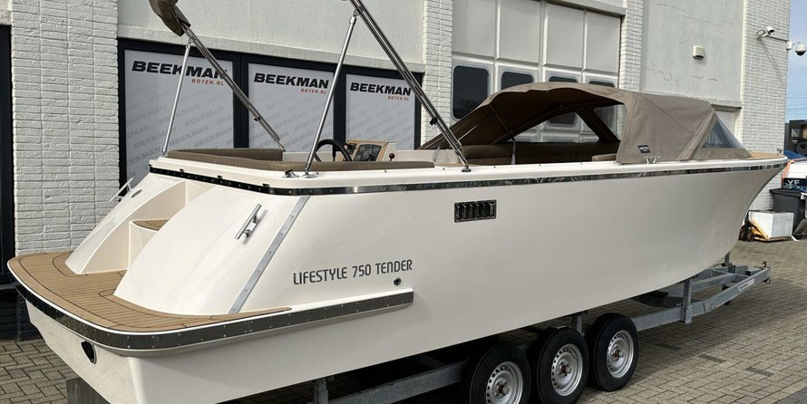 Hatteras 80 Motor Yacht