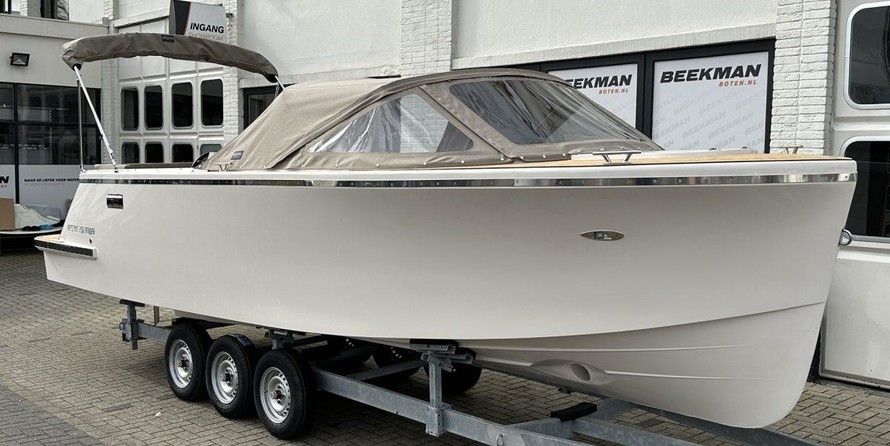 Hatteras 80 Motor Yacht