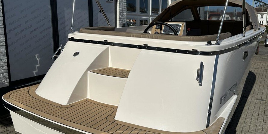 Hatteras 80 Motor Yacht