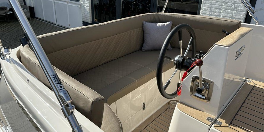 Hatteras 80 Motor Yacht