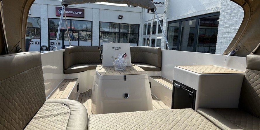 Hatteras 80 Motor Yacht