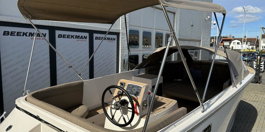 Hatteras 80 Motor Yacht