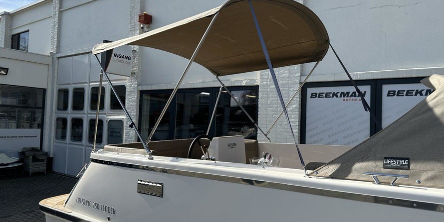Hatteras 80 Motor Yacht