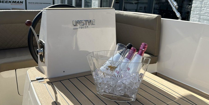 Hatteras 80 Motor Yacht