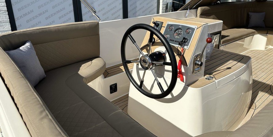 Hatteras 80 Motor Yacht