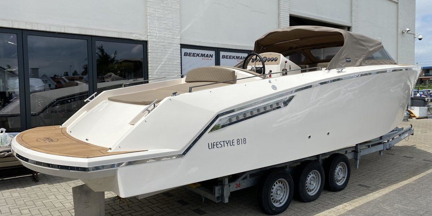 Hatteras 80 Motor Yacht