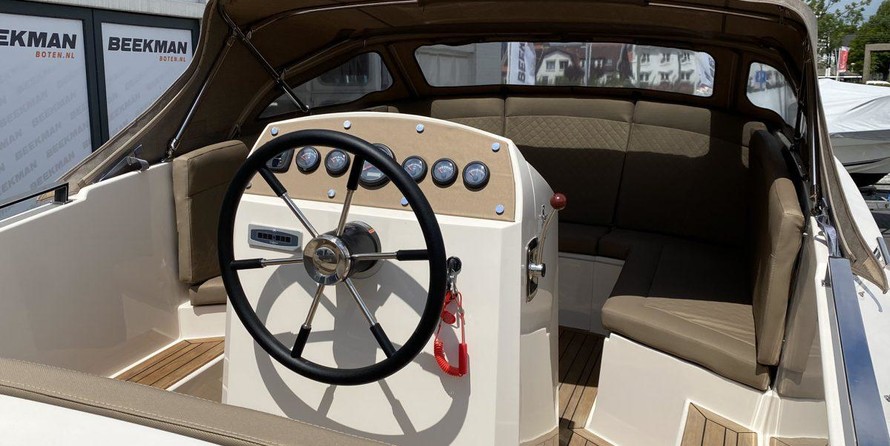 Hatteras 80 Motor Yacht