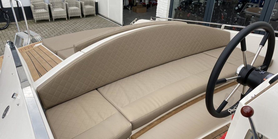 Hatteras 80 Motor Yacht