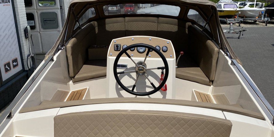 Hatteras 80 Motor Yacht