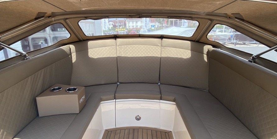 Hatteras 80 Motor Yacht