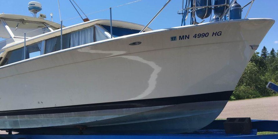 Chris-Craft Commander 44