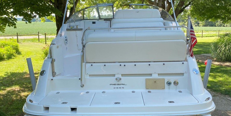 Regal 2665 Commodore Express