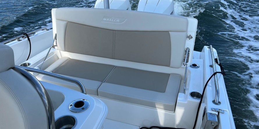 Boston Whaler 270 Dauntless