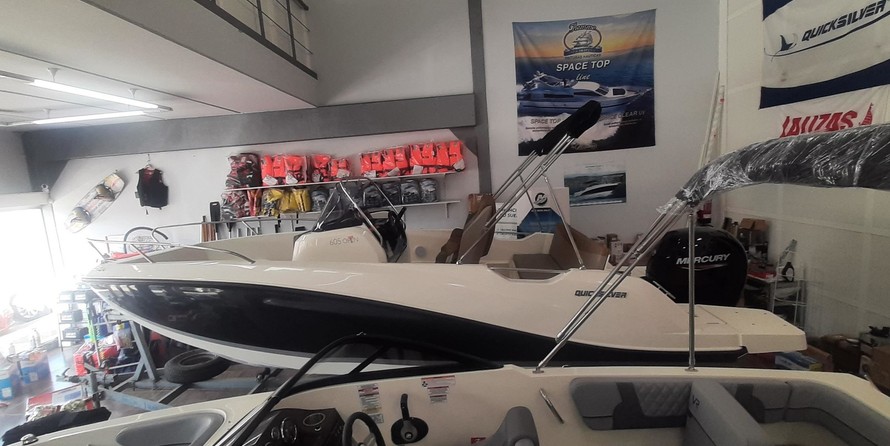 Quicksilver Activ 605 Open