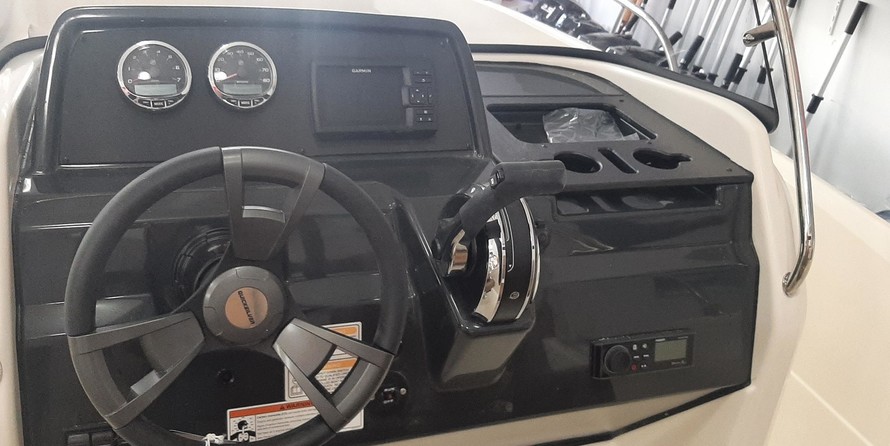 Quicksilver Activ 605 Open