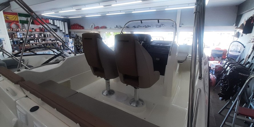 Quicksilver Activ 605 Open