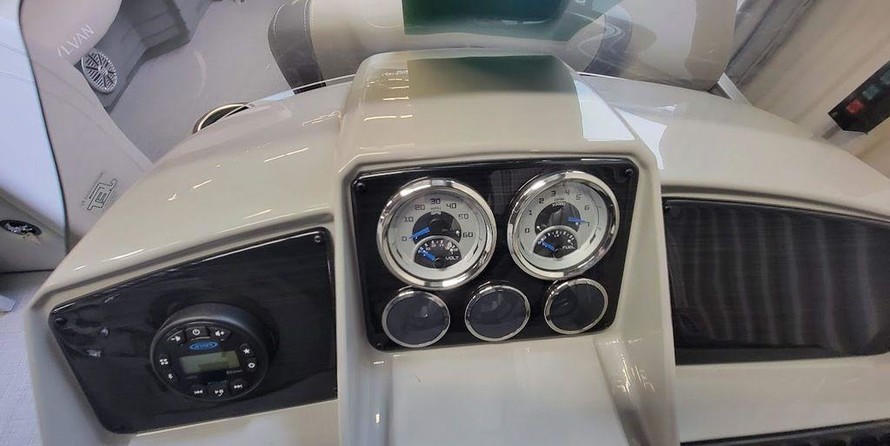 Sylvan 822 LZ 115HP BUNK TRAILER