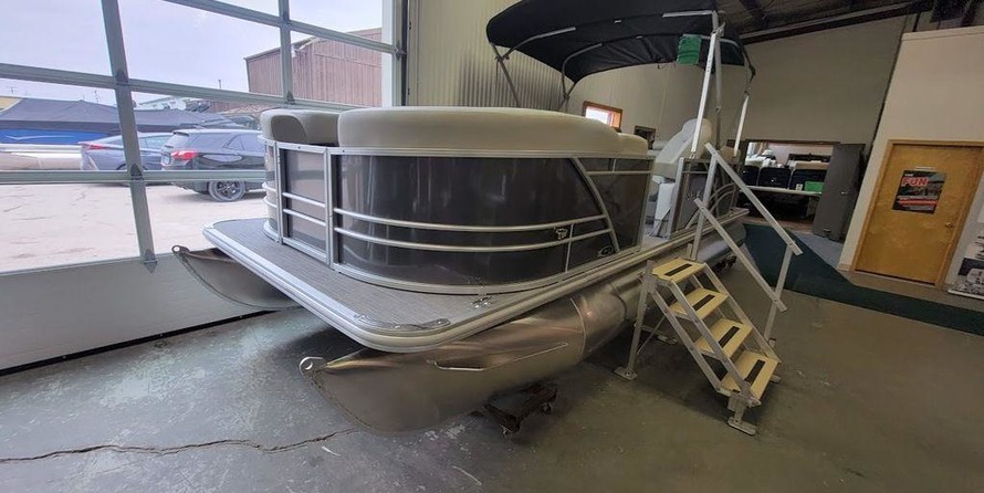 Sylvan 822 LZ 115HP BUNK TRAILER