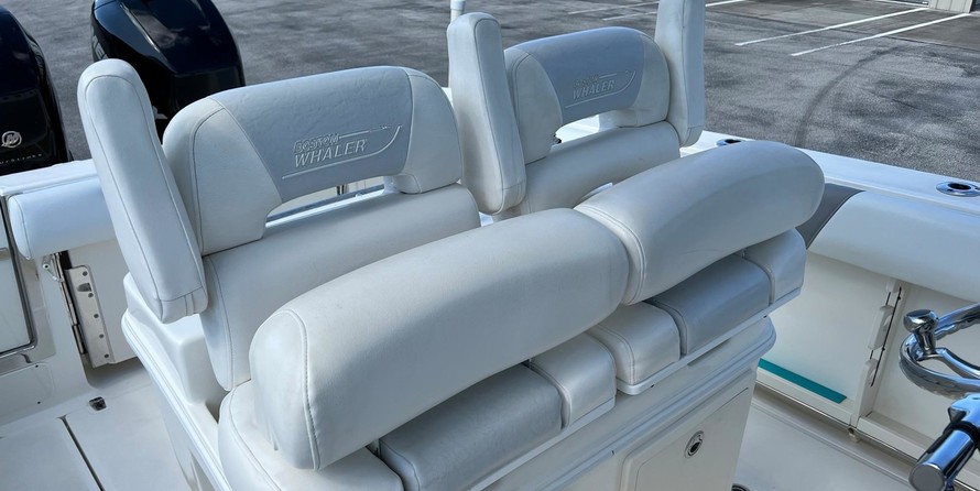 Boston Whaler 280 Outrage