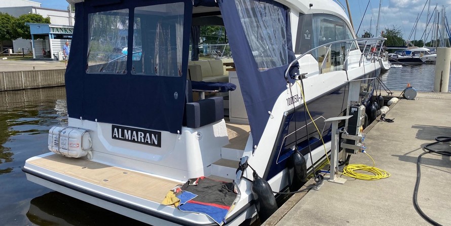 Sealine C390
